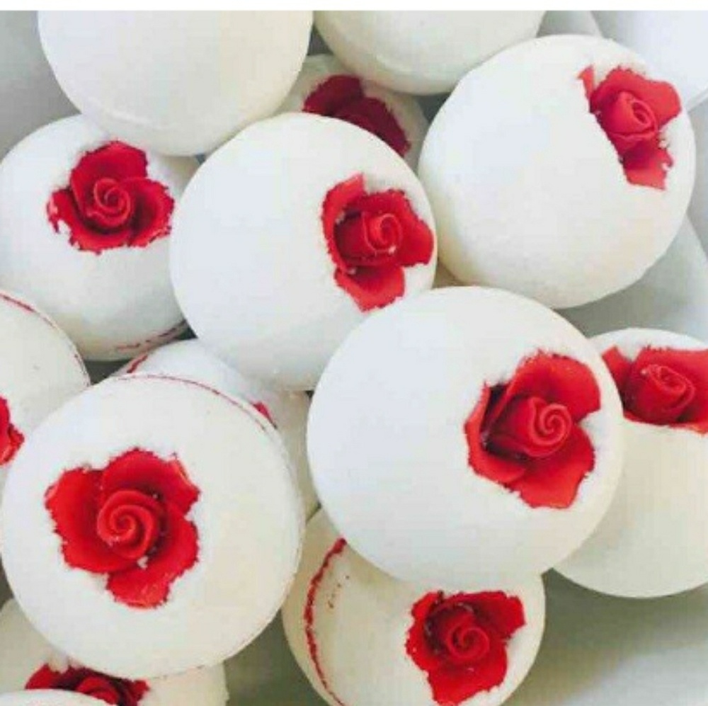FREE bath bombs with every purchase until Sep. 31